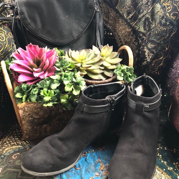 Black suede top booties - Picture 2 of 8